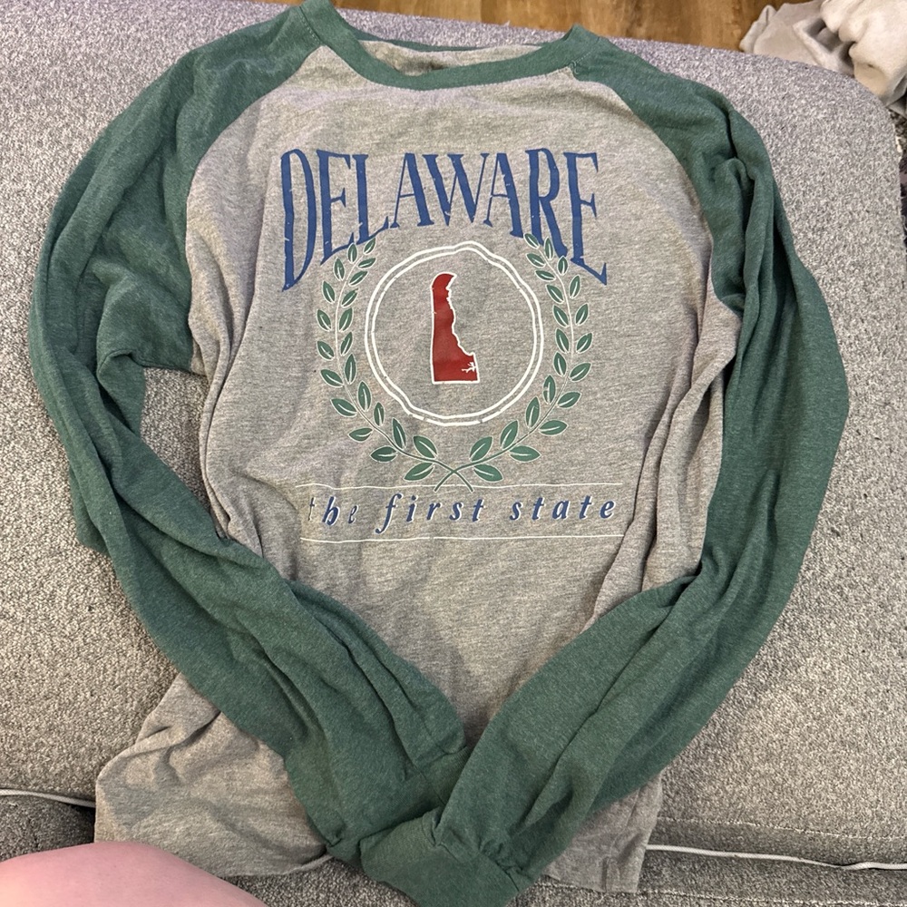 Delaware Graphic Long Sleeve Shirt